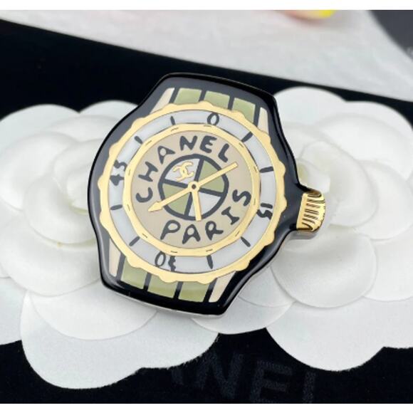 Chanel Watch Face Enamel Brooch Fall/Winter 2023 (CCXX017) - Picture 2 of 5